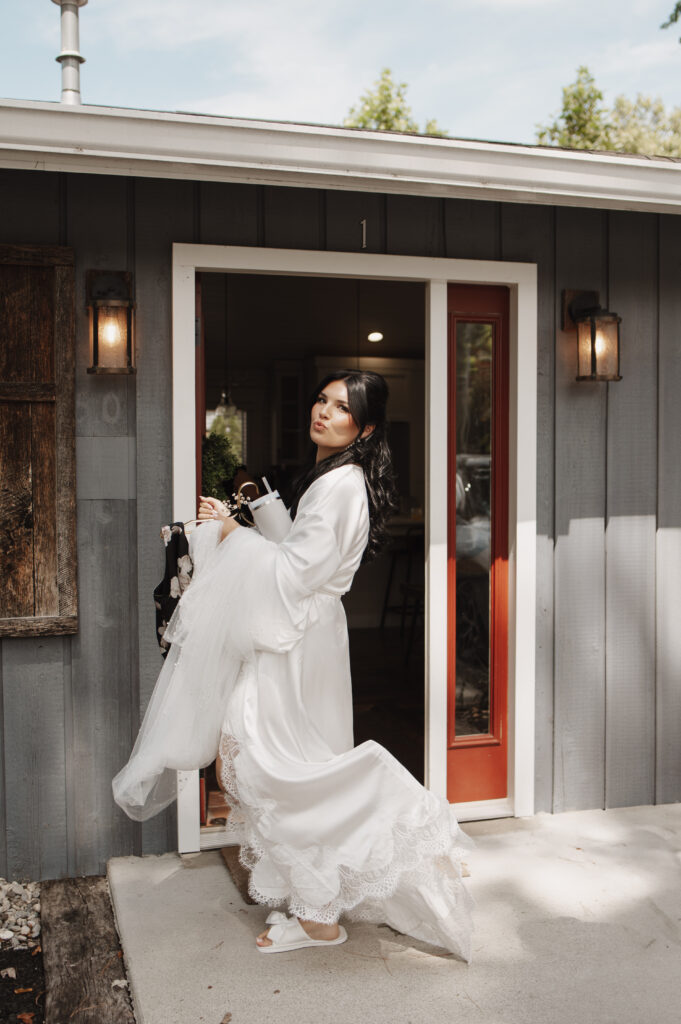 Learn the difference between documentary and posed wedding photography from a Louisville, KY wedding photographer. Through a Summers Lens Photography blends candid storytelling with timeless portraits.